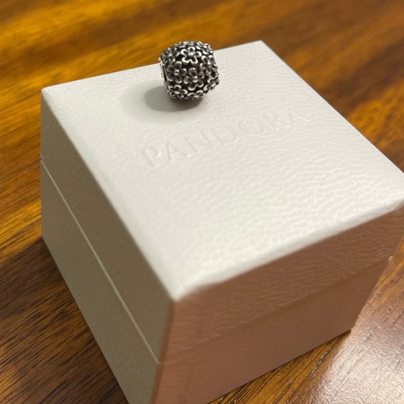 Flower Pandora Charm - Picture 3 of 3